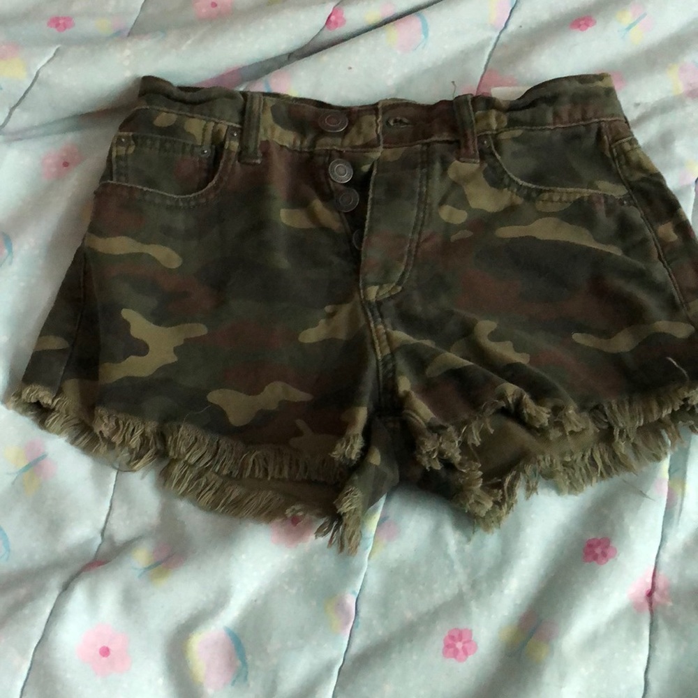 American Eagle camouflaged shorts